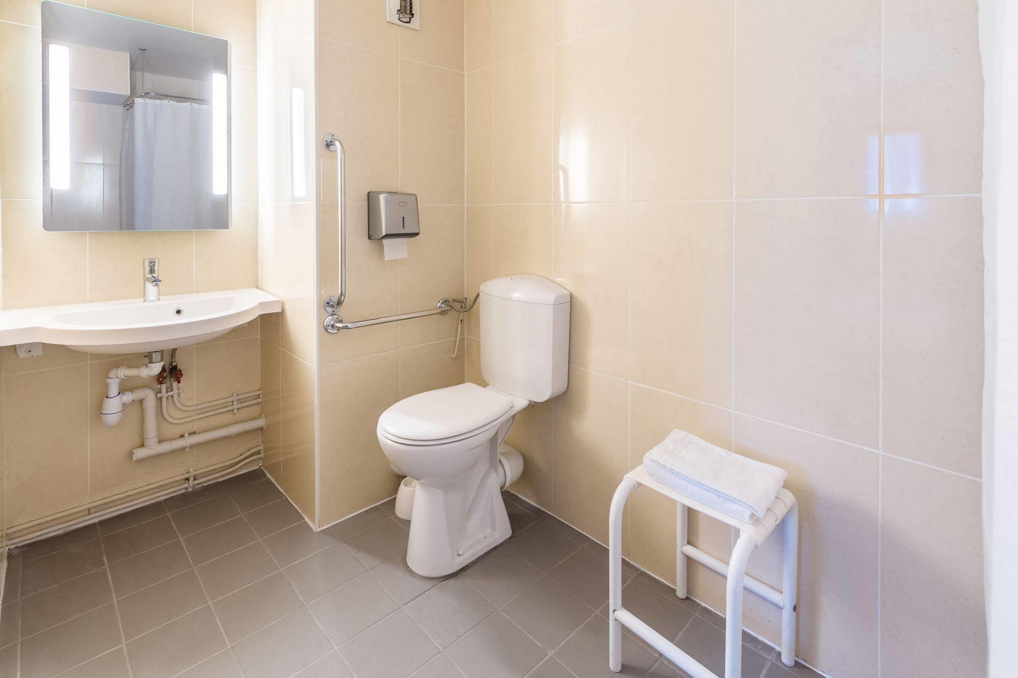 B&B Hotel Cherbourg Hotel 2*